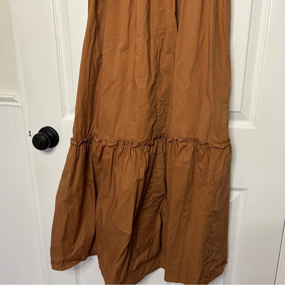 Moon River Exclusive Caramel Bubble Sleeve Smocked Midi Dress - Picture 11 of 13